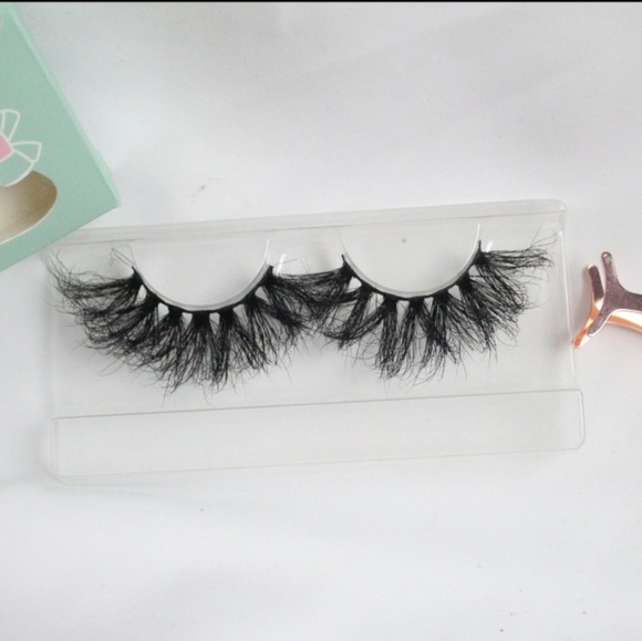 Cynthia Mink Lashes - Picture 1 of 5